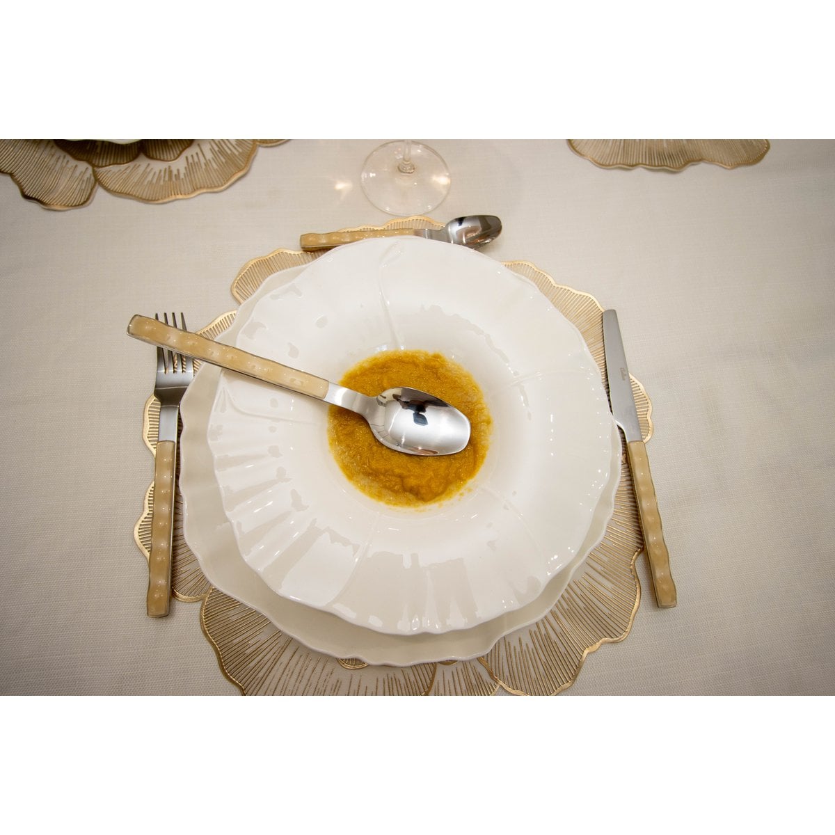 Hausfrau 24 Stücke in Silber mit beige Griff